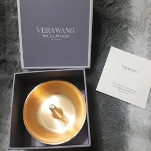 Vera Wang Wedgewood Jewelry - Vera Wang Wedgwood Love Knots ring holder Vera Wang Wedgewood Jewelry - Vera Wang Wedgwood Love Knots ring holder